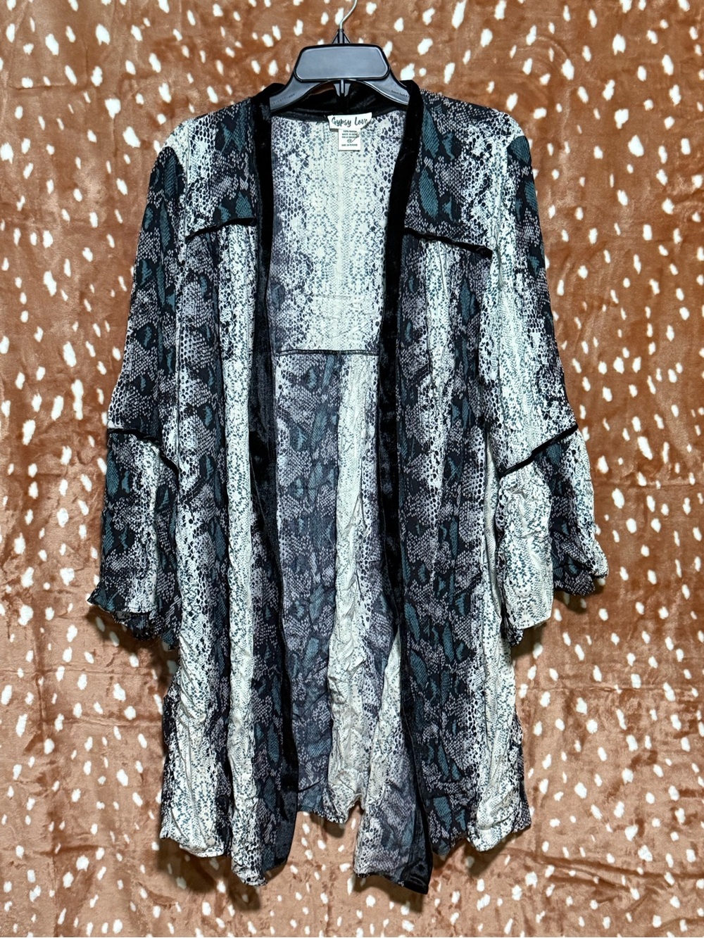 Gypsy Love Black & White Snake Print Lightweight Kimono Camisole